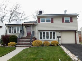 28 Neptune Pl, Colonia, NJ 07067