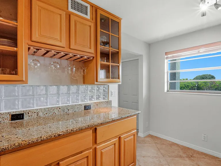 555 Banyan Tree Ln E #410 — Photo 8