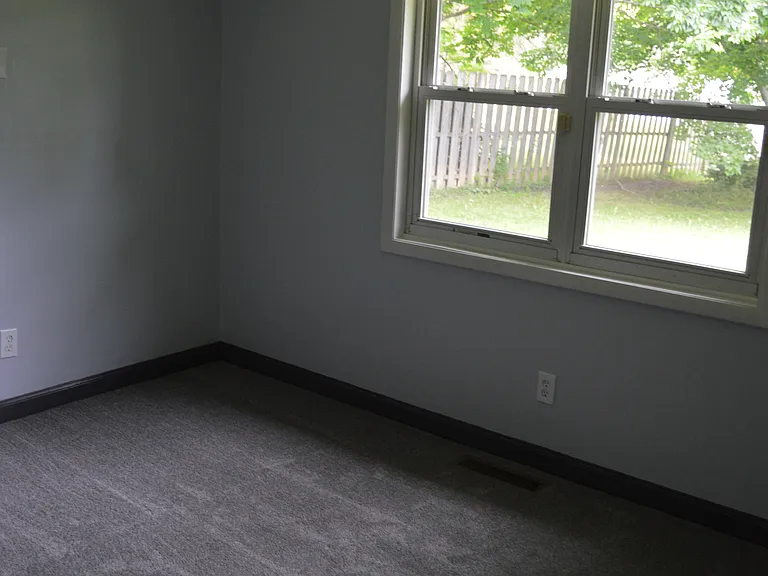 2135 Gates Ave — Photo 3