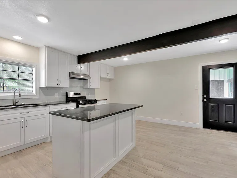 9010 Freeland St — Photo 2