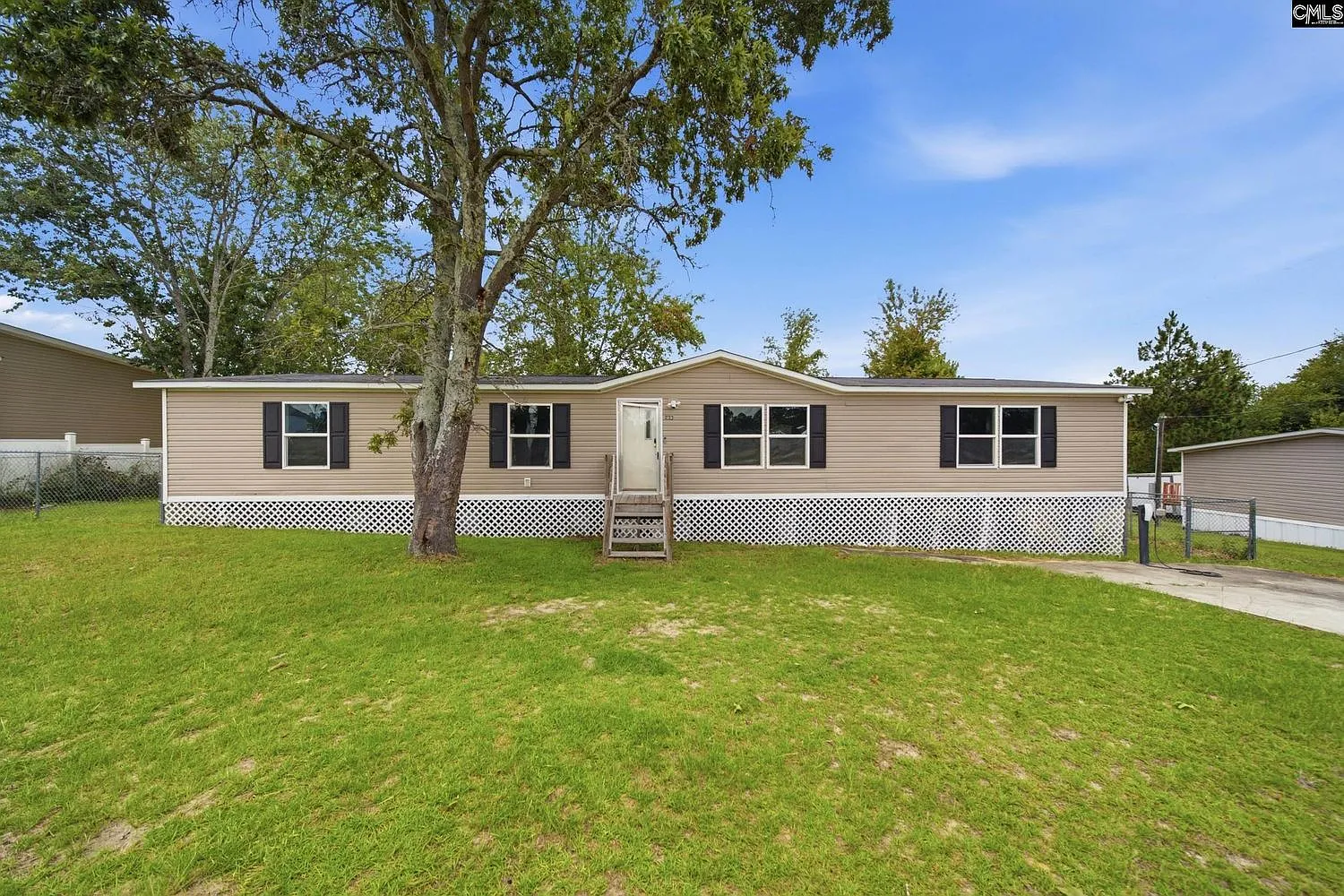 4 bed, 1904 sqft, $1,575 — Photo 1