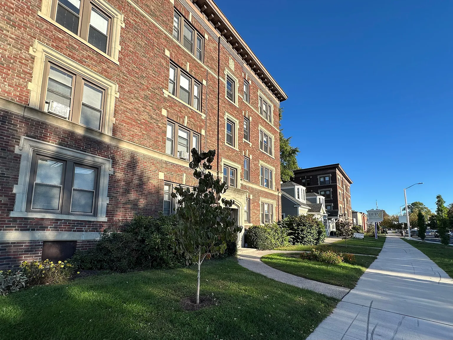 Elm Street Apartments — Photo 1