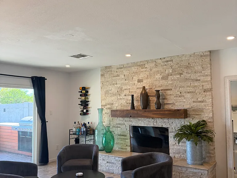 1409 E Verlea Dr — Photo 2
