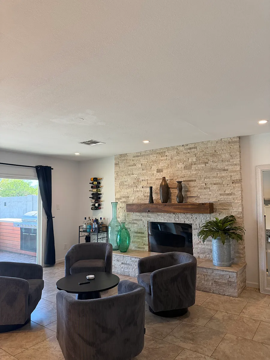 Building Photo - 1409 E Verlea Dr