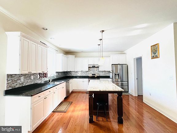 5th image of 20 Lippitt Rd