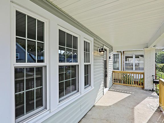 4th image of 806 Stewart Ave