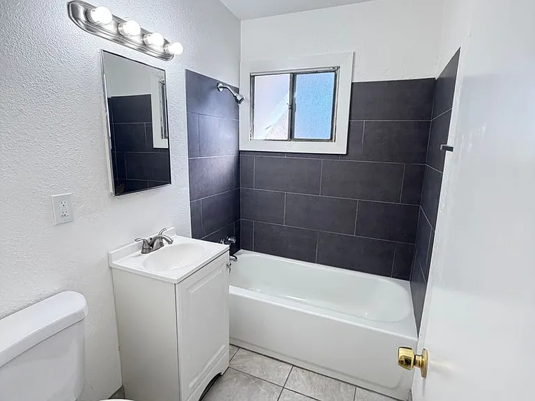 305 Oasis Dr — Photo 12
