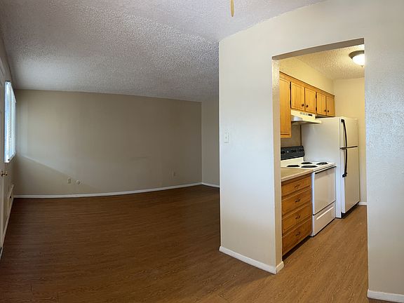 3rd image of 124 Columbia Ln APT 4