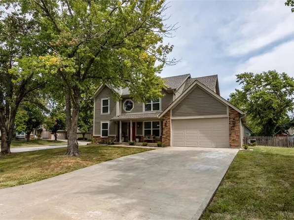 11602 S Lennox Cir, Olathe, KS 66061