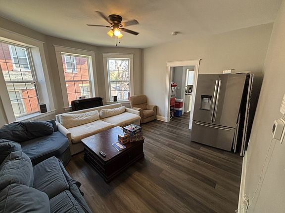 3rd image of 281 McCormick Pl #1