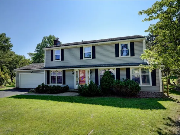 799 Lauren Ct, Webster, NY 14580