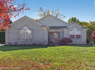4954 Spring Meadow Dr, Clarkston, MI 48348