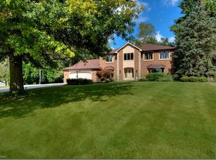 37201 Landings Dr, Solon, OH 44139