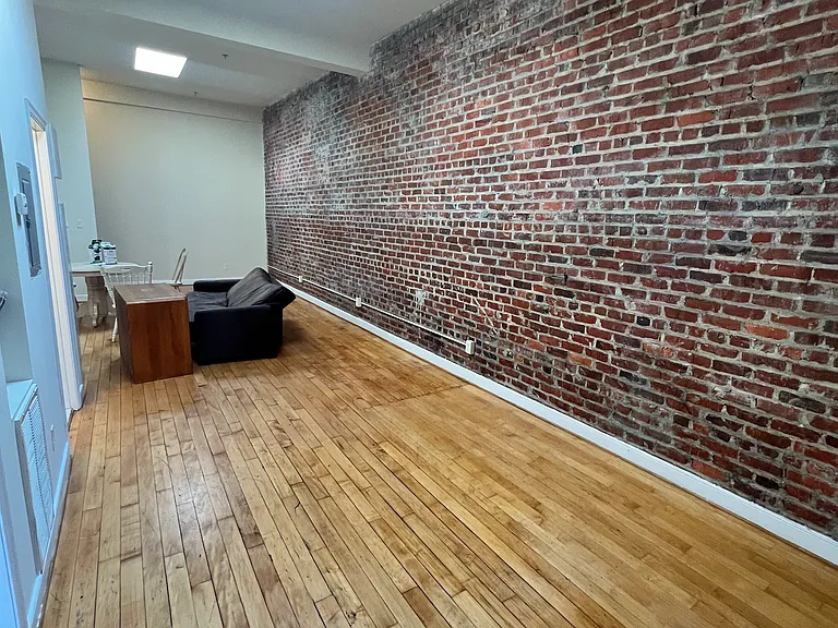 813 W Broad St #C — Photo 7