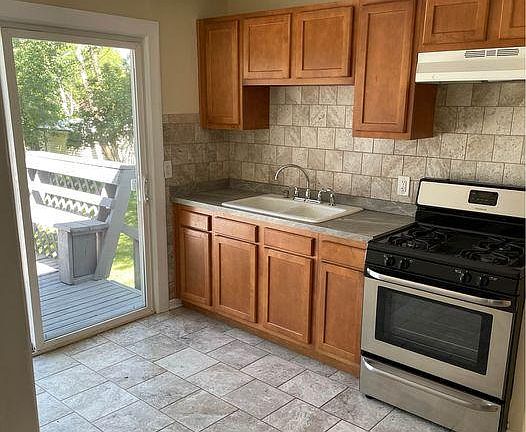 5th image of 1104 Summit Dr
