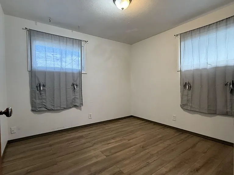 308 E Queen Ave — Photo 8