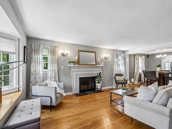4th image of 1661 Ramapo Way