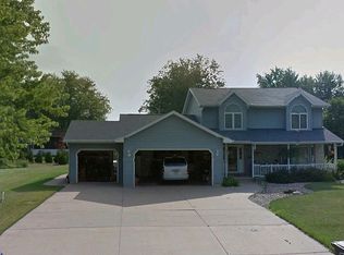 1117 Sterling Heights Dr, Menasha, WI 54952