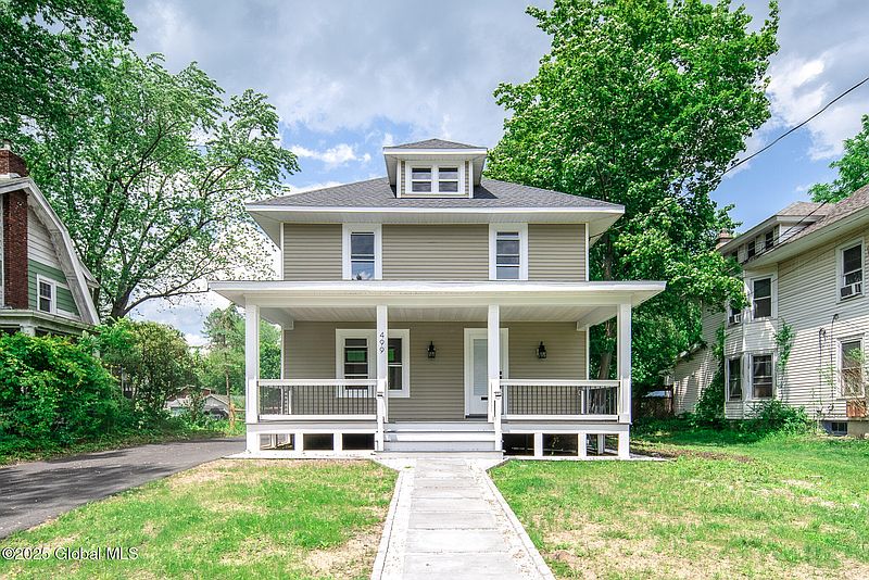 2nd image of 499 Kenwood Avenue