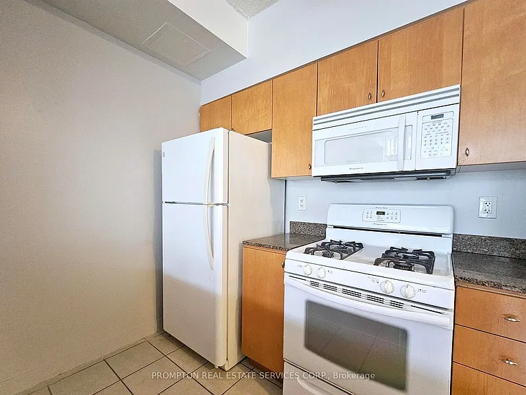9 Spadina Ave #709 — Photo 3