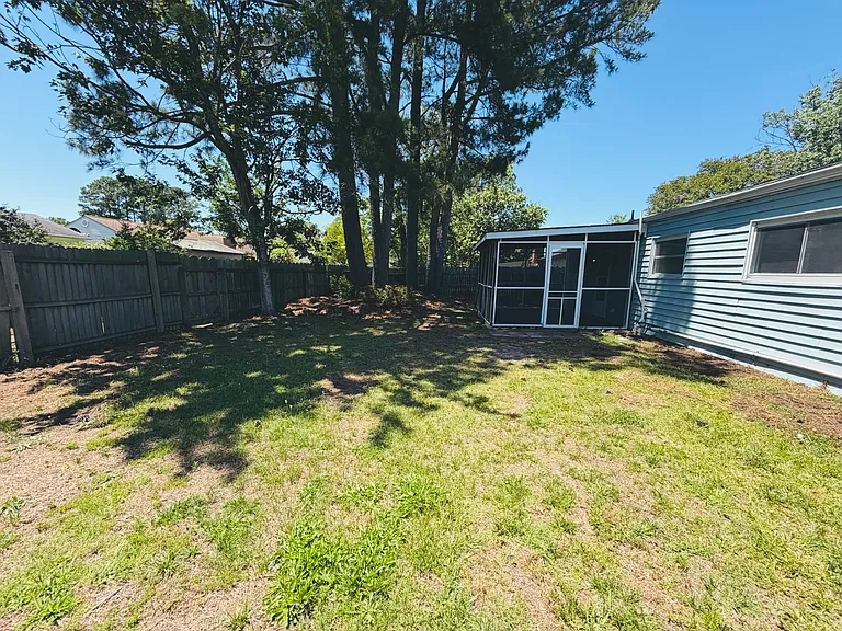 3517 Plum Cres — Photo 25