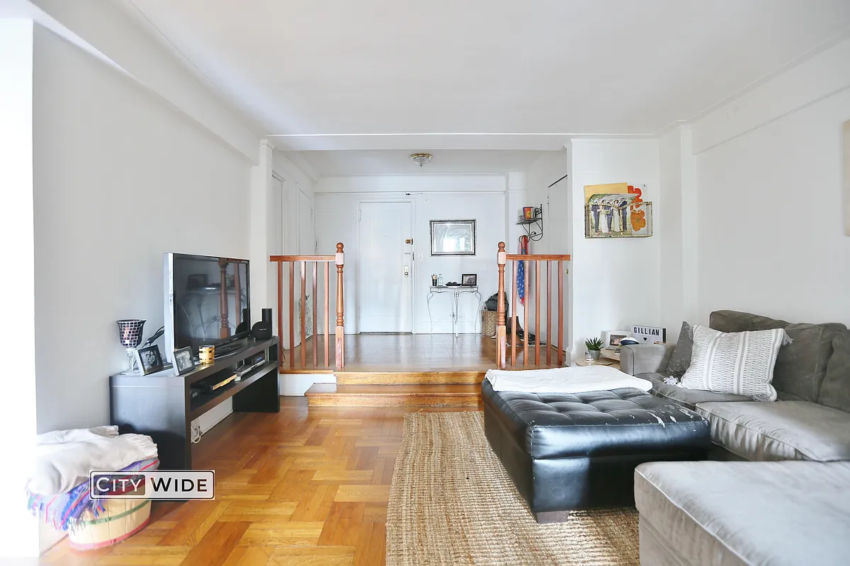 Building Photo - 137 E 38th St #2G