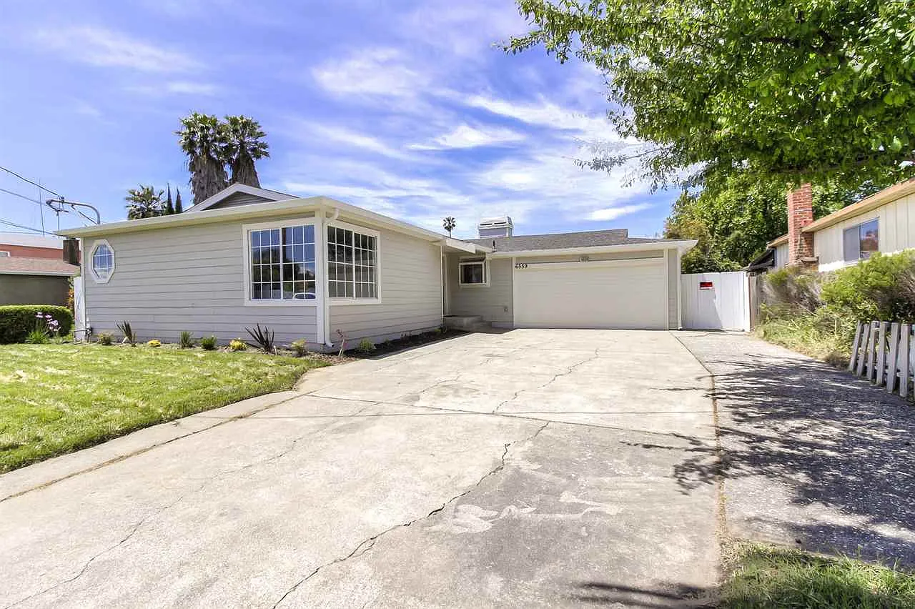 6559 Normandy Dr photo 1