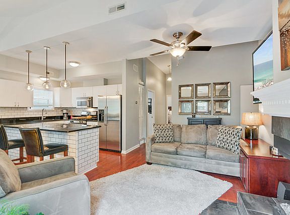 5th image of 2136 W Evergreen Ave #3A