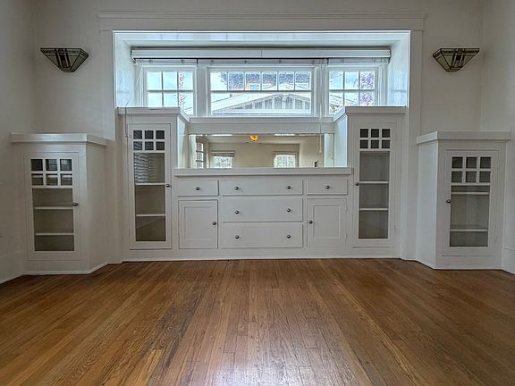 4th image of 2927 Kalmia St
