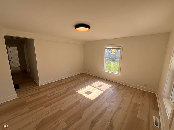 4th image of 2202 Barrett Ave