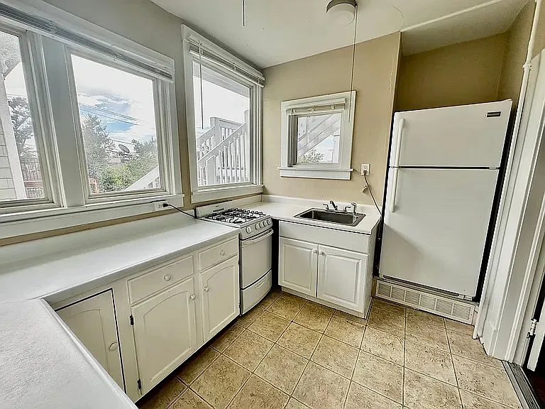 725 N Cascade Ave #4 — Photo 6