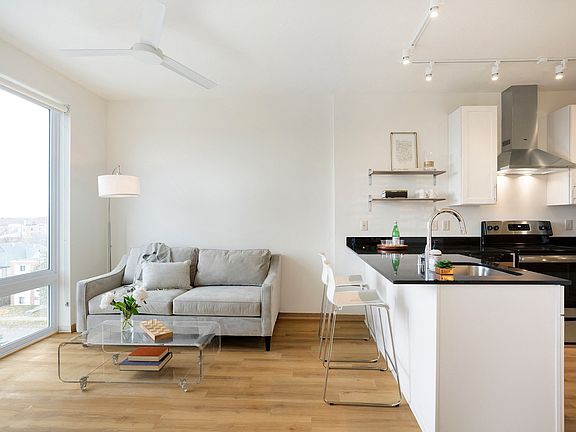 3rd image of 2905 Harriet Ave APT 111