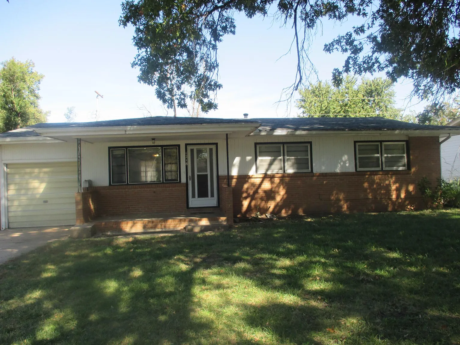3 bed, 1000 sqft, $1,000 — Photo 1