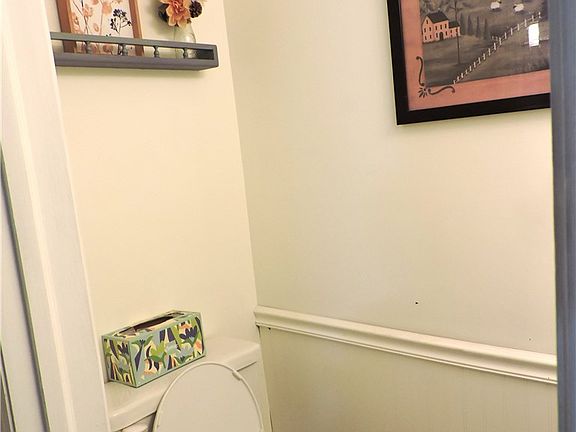 5th image of 1016 W Williams St