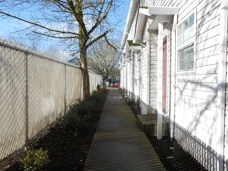 7703 N Gloucester Ave — Photo 4