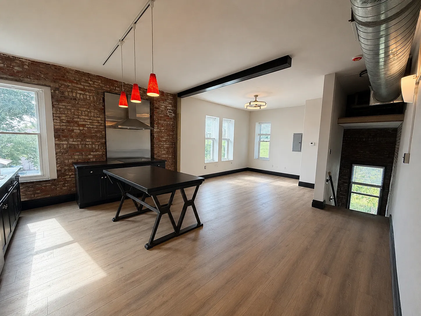 2 bed, 950 sqft, $1,695 — Photo 3
