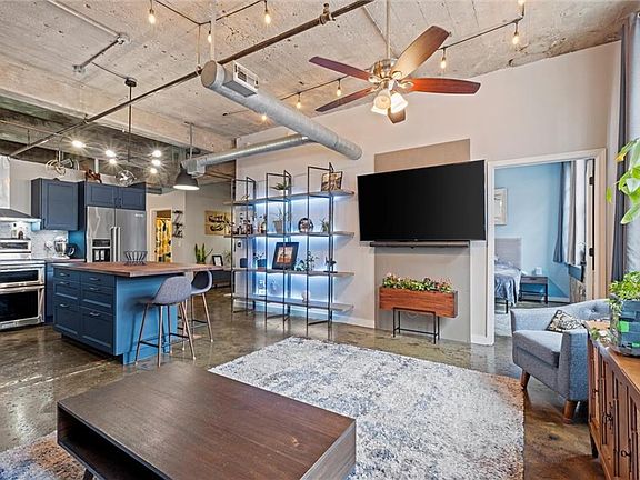 2nd image of 321 W 7th St APT 107