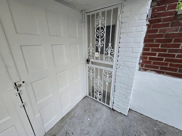 28-29 50th Street image 14 of 24