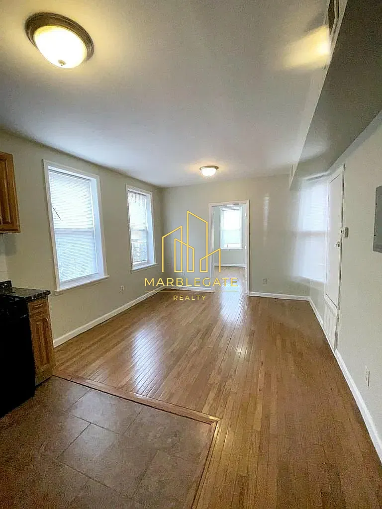 2 bed, 850 sqft, $1,900 — Photo 2