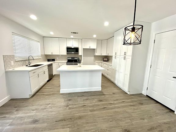 4th image of 10010 Windriver Dr