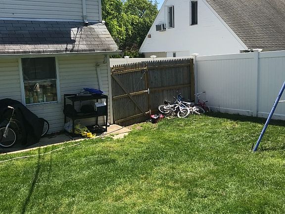 5th image of 2409 3rd Ave