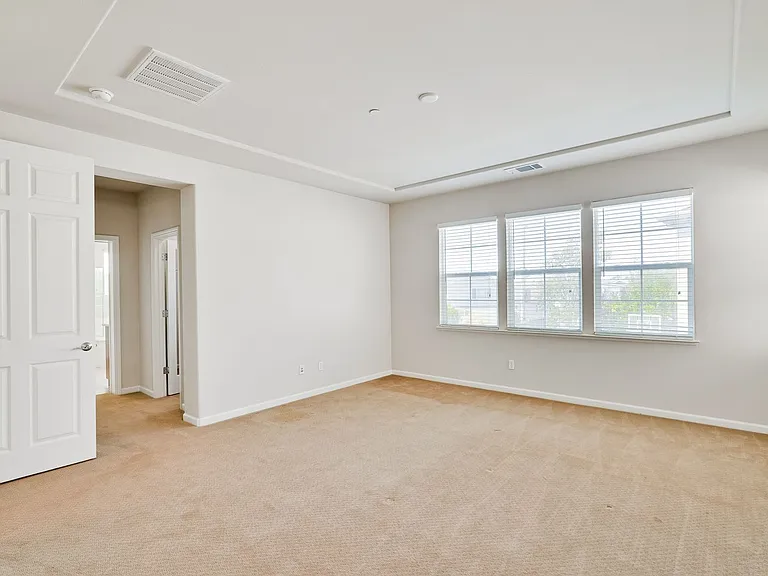 104 Alden Ct — Photo 32