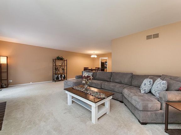 4th image of 40 White Oak Cir