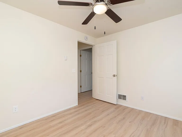 4208 Beach Drive — Photo 10