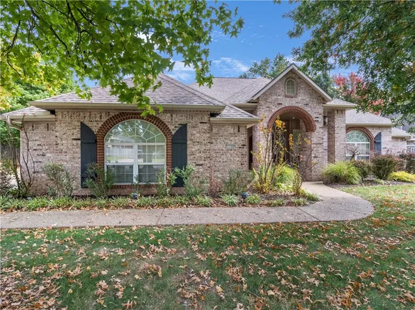 3350 N Picadilly Ln, Fayetteville, AR 72703