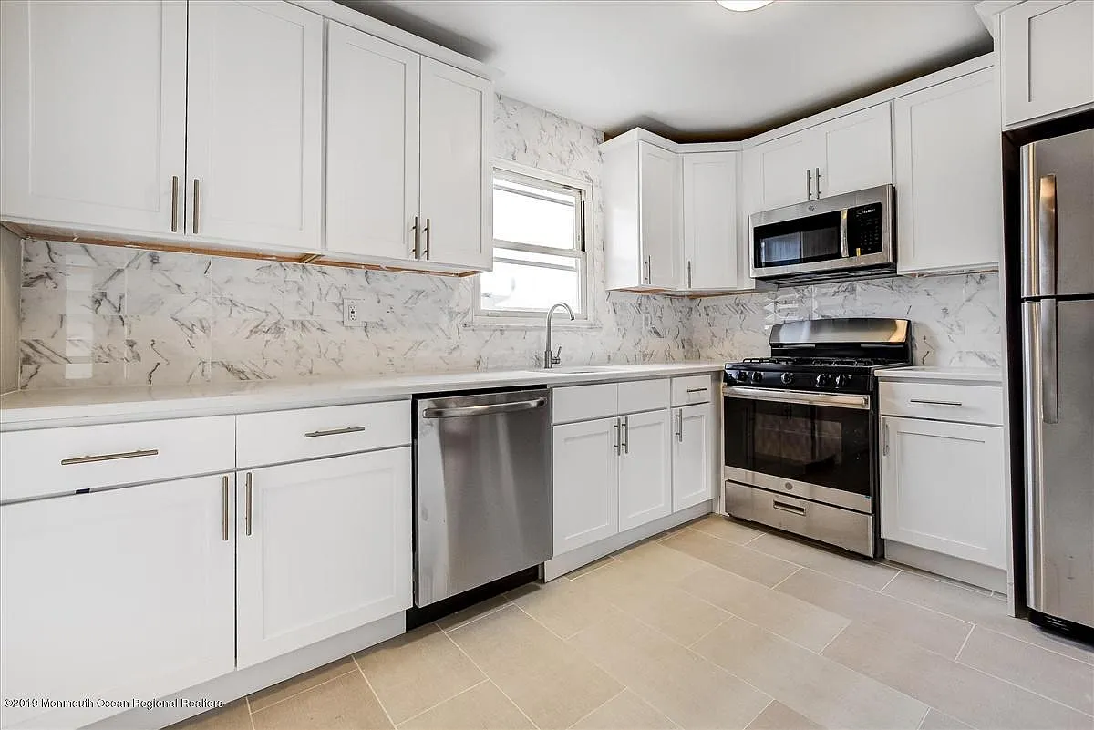 33 Barker St photo 1