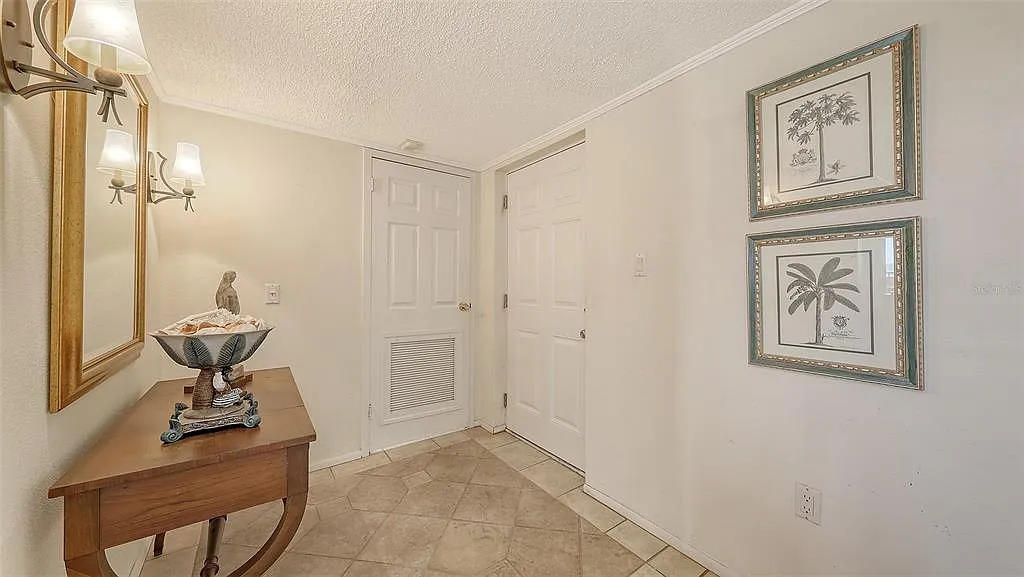 2 bed, 2.0 bath, 1380 sqft, $4,000 — Photo 2