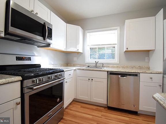 5th image of 405 Greenbrier Ct #405