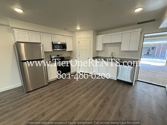 3 bed, 2.5 bath, 2500 sqft, $1,785 — Photo 4