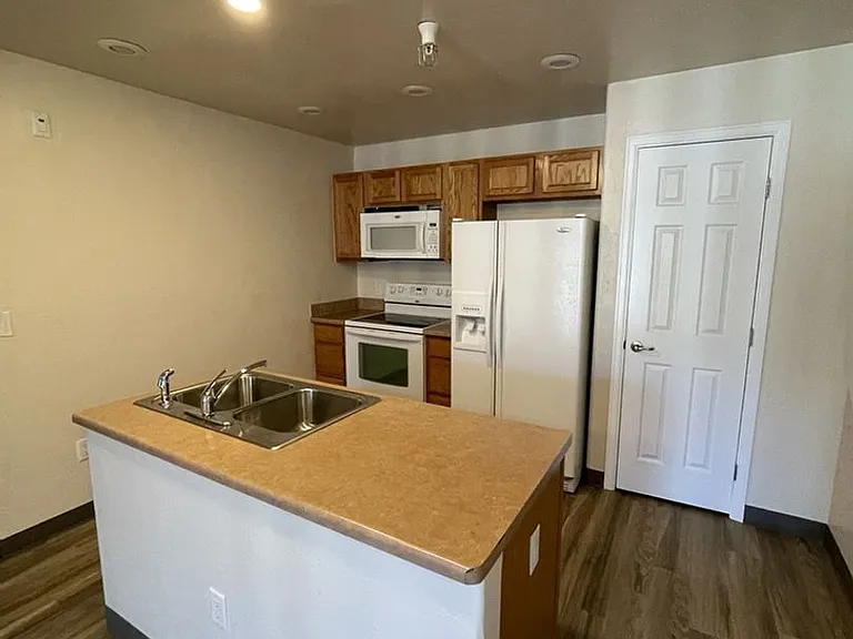 52 Commons Cir — Photo 5